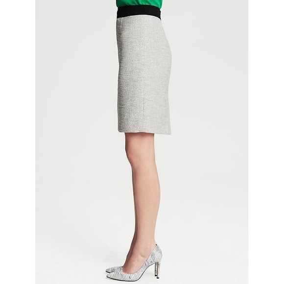 Banana Republic Dresses & Skirts - NWT Banana Republic Ivory Tweed Pencil Skirt Black Banded Waist Women's Size 10‎
